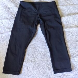 EUC Lululemon leggings size 6